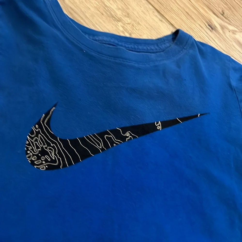 Nike swoosh t-shirt, sz S